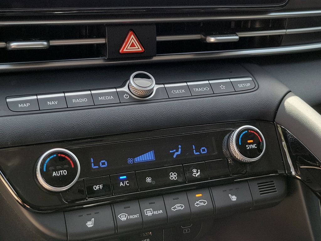 Thumbnail: 2025 Hyundai Elantra - 28