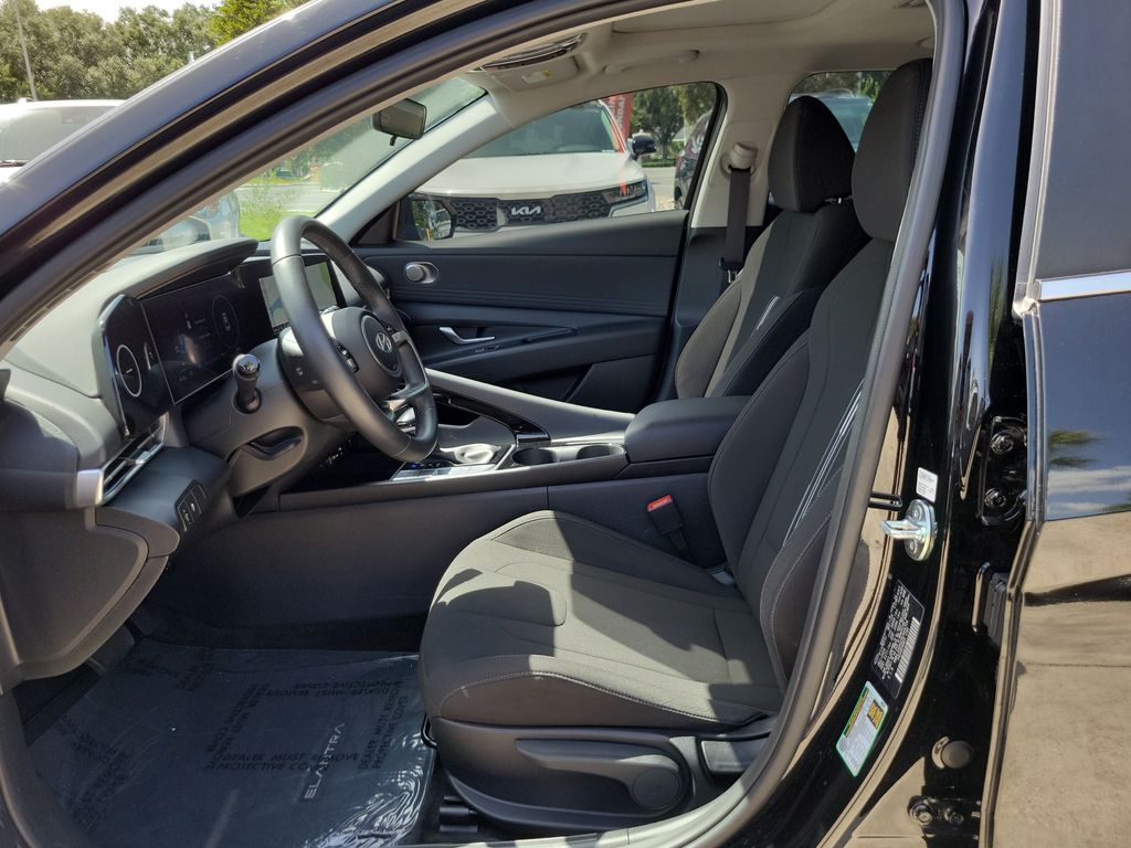 Thumbnail: 2025 Hyundai Elantra - 8