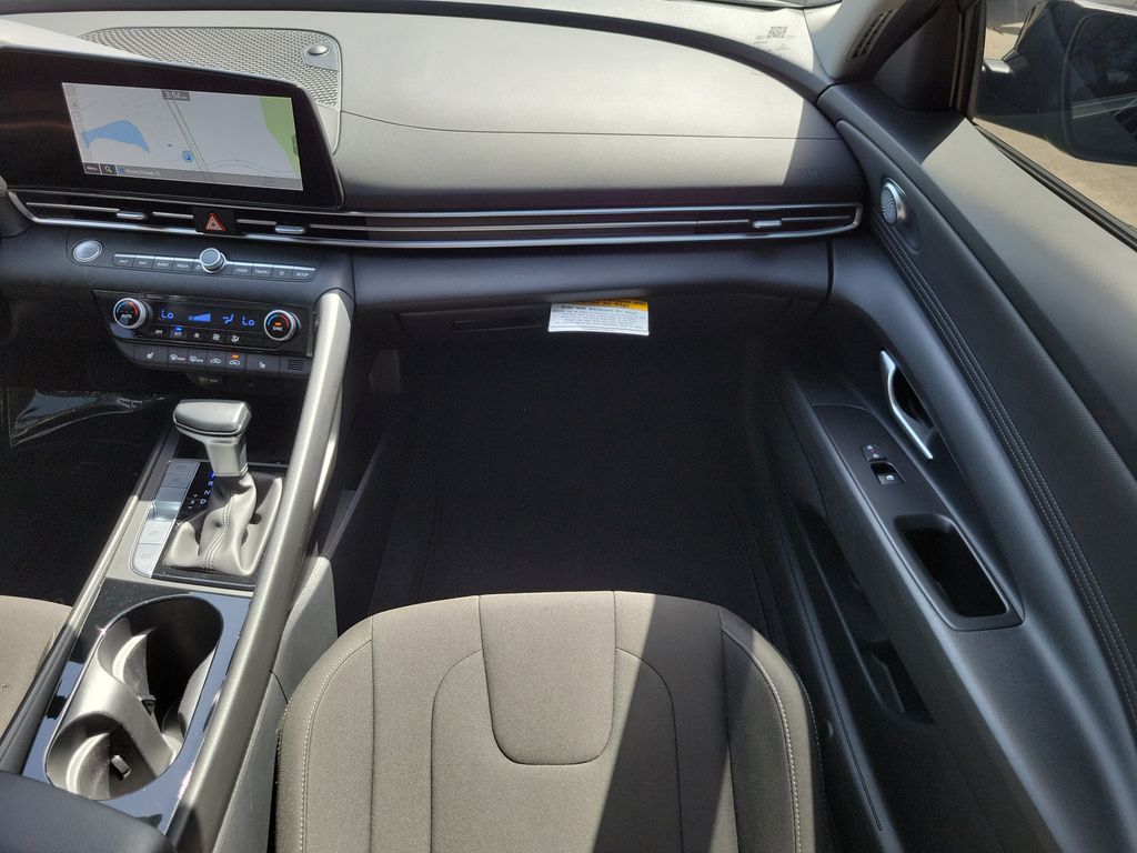 Thumbnail: 2025 Hyundai Elantra - 19