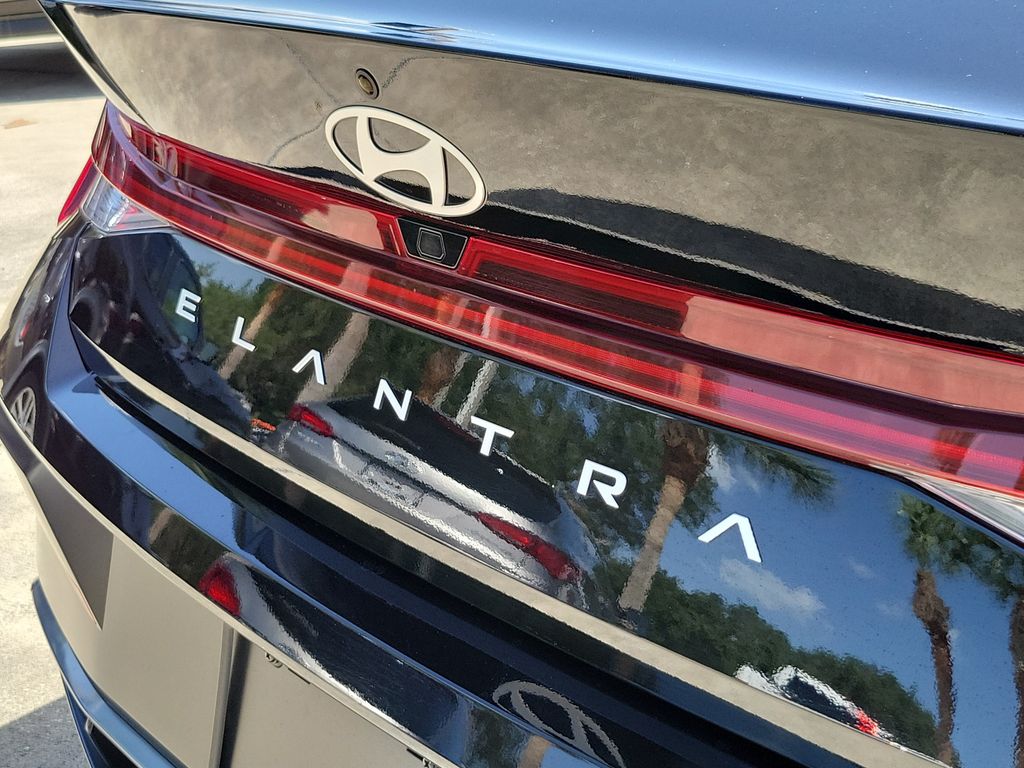 Thumbnail: 2025 Hyundai Elantra - 4
