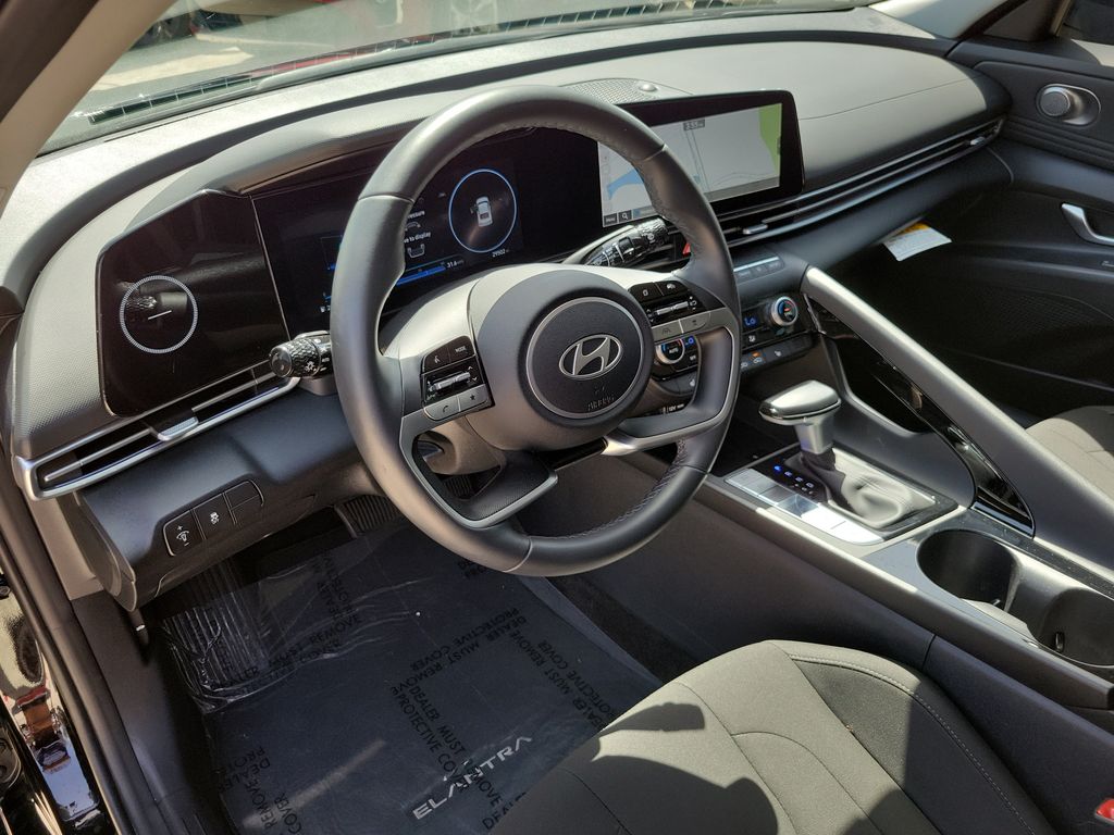 Thumbnail: 2025 Hyundai Elantra - 10
