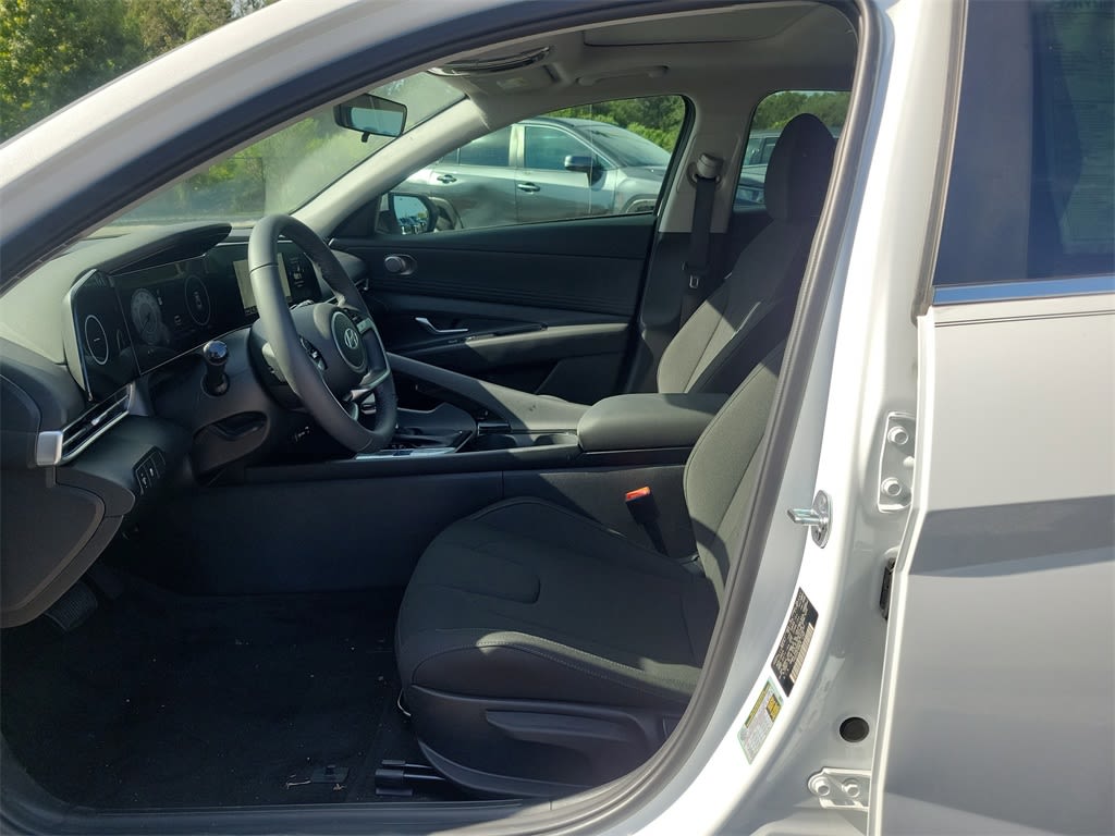 Thumbnail: 2025 Hyundai Elantra - 10