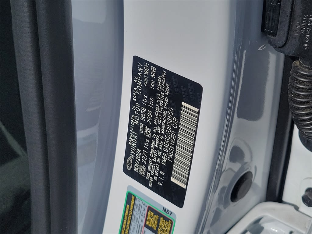 Thumbnail: 2025 Hyundai Elantra - 15