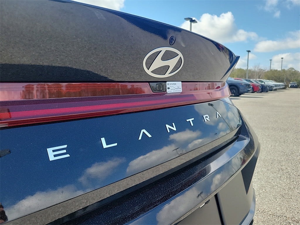 2025 Hyundai Elantra SEL 15