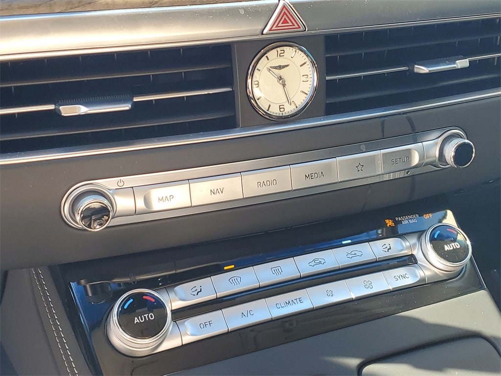 Thumbnail: 2021 Genesis G90 - 28