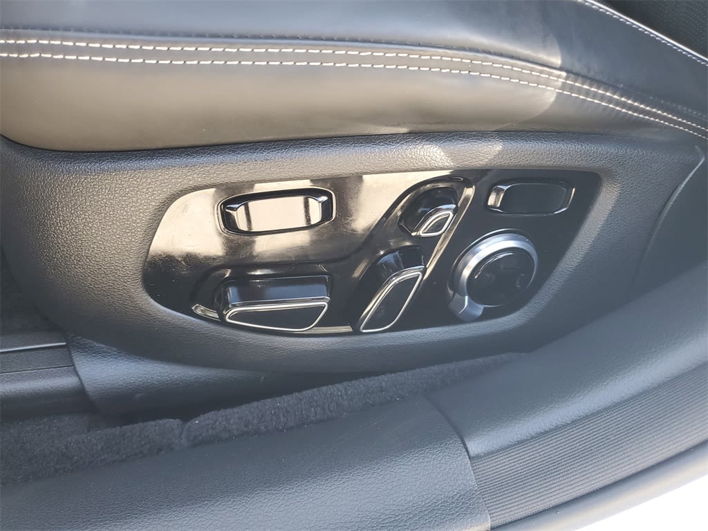 Thumbnail: 2021 Genesis G90 - 23