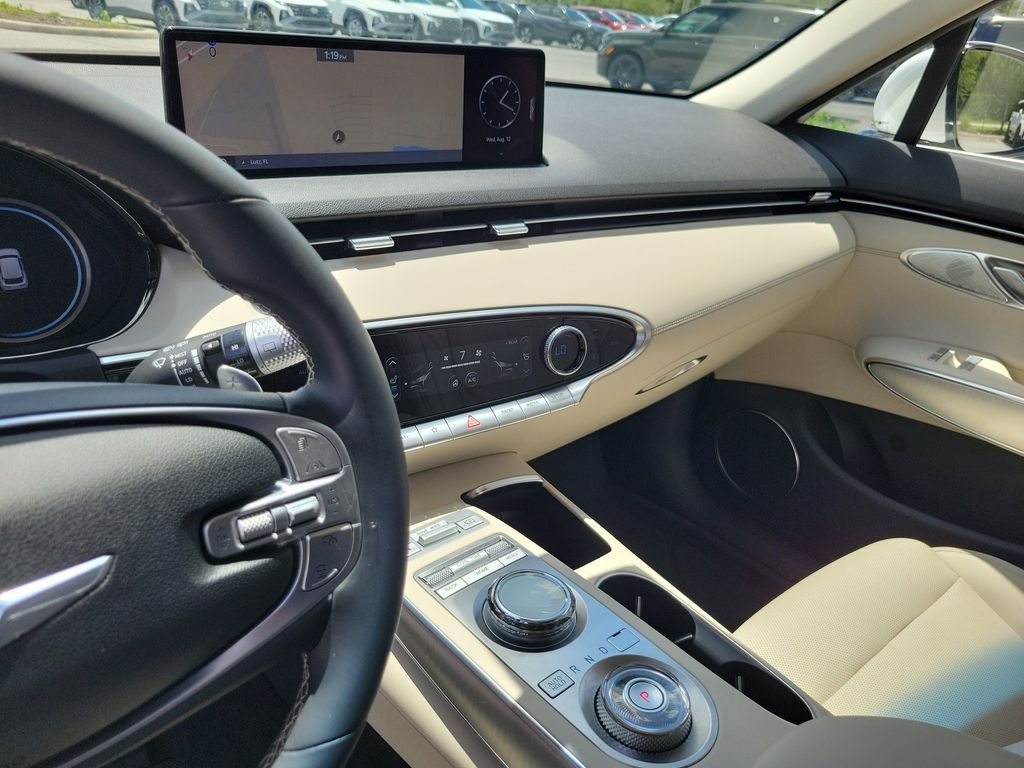 Thumbnail: 2023 Genesis GV70 - 31