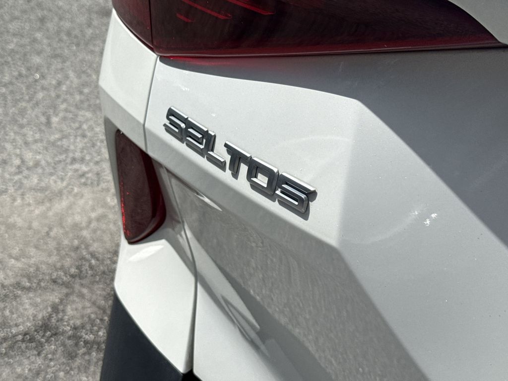 Thumbnail: 2022 Kia Seltos - 4