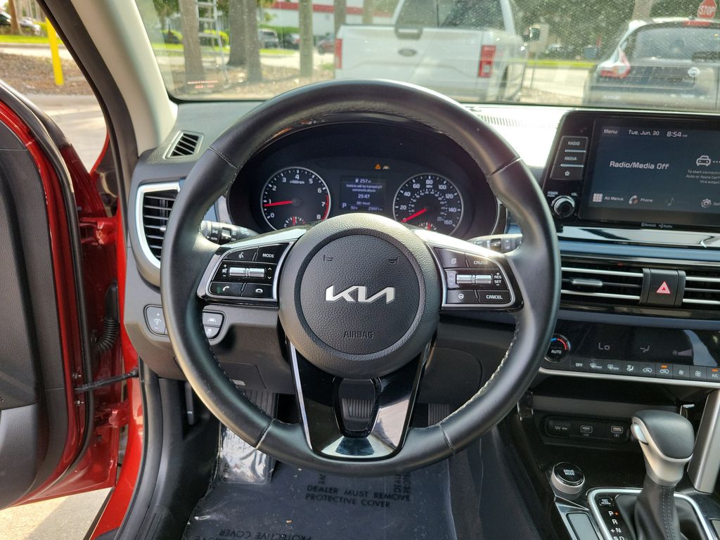 Thumbnail: 2023 Kia Seltos - 24