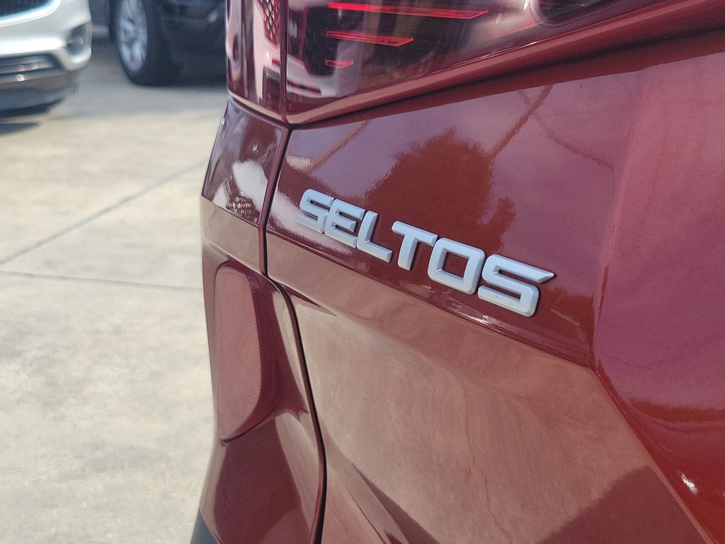 Thumbnail: 2023 Kia Seltos - 4