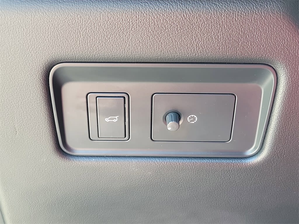 Thumbnail: 2025 Jaguar F-Pace - 26