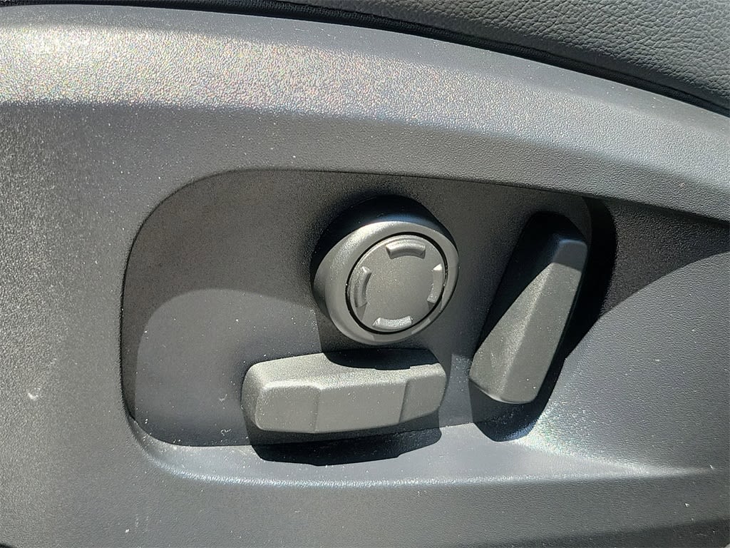 Thumbnail: 2025 Jaguar F-Pace - 25