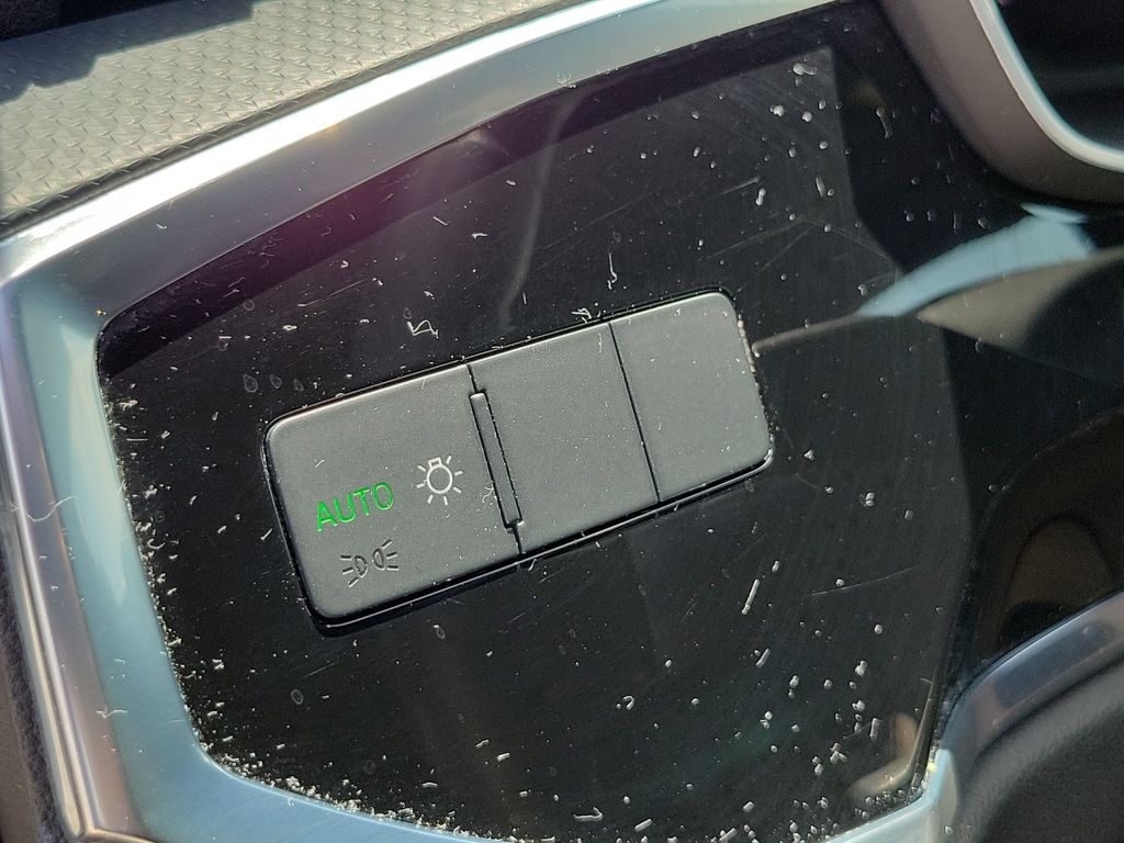 Thumbnail: 2021 Audi Q3 - 25