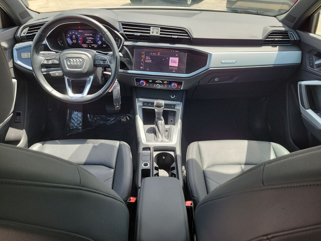 Thumbnail: 2021 Audi Q3 - 2