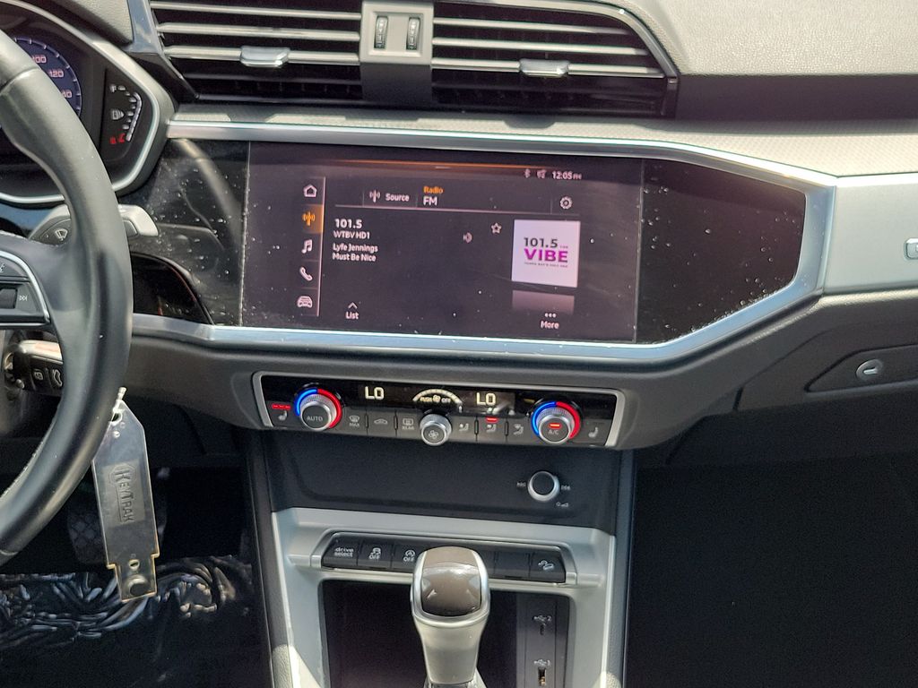 Thumbnail: 2021 Audi Q3 - 11