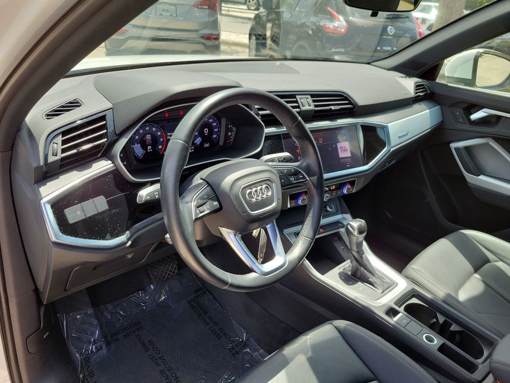 Thumbnail: 2021 Audi Q3 - 10