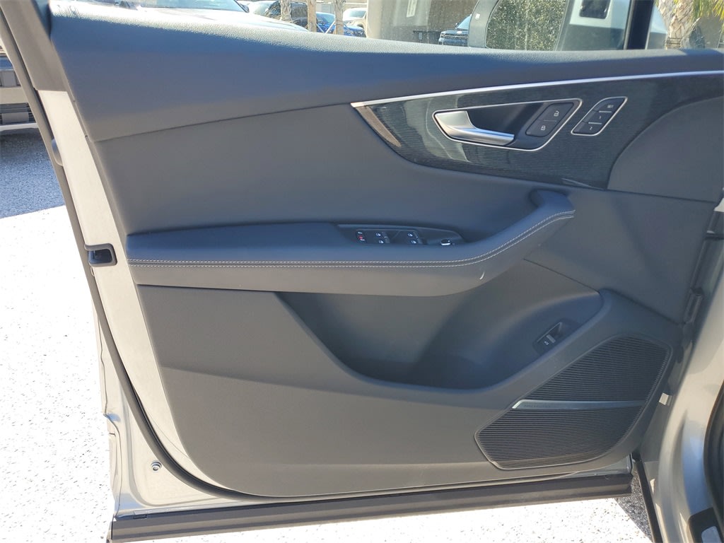 Thumbnail: 2025 Audi Q7 - 22