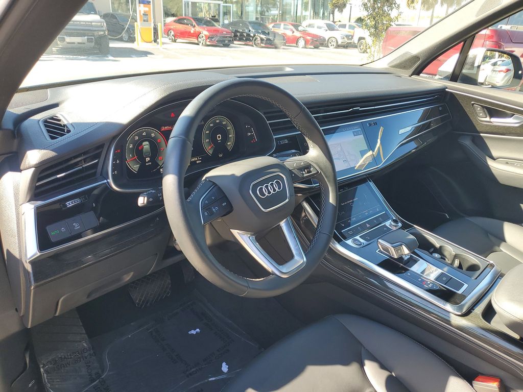 Thumbnail: 2025 Audi Q7 - 10