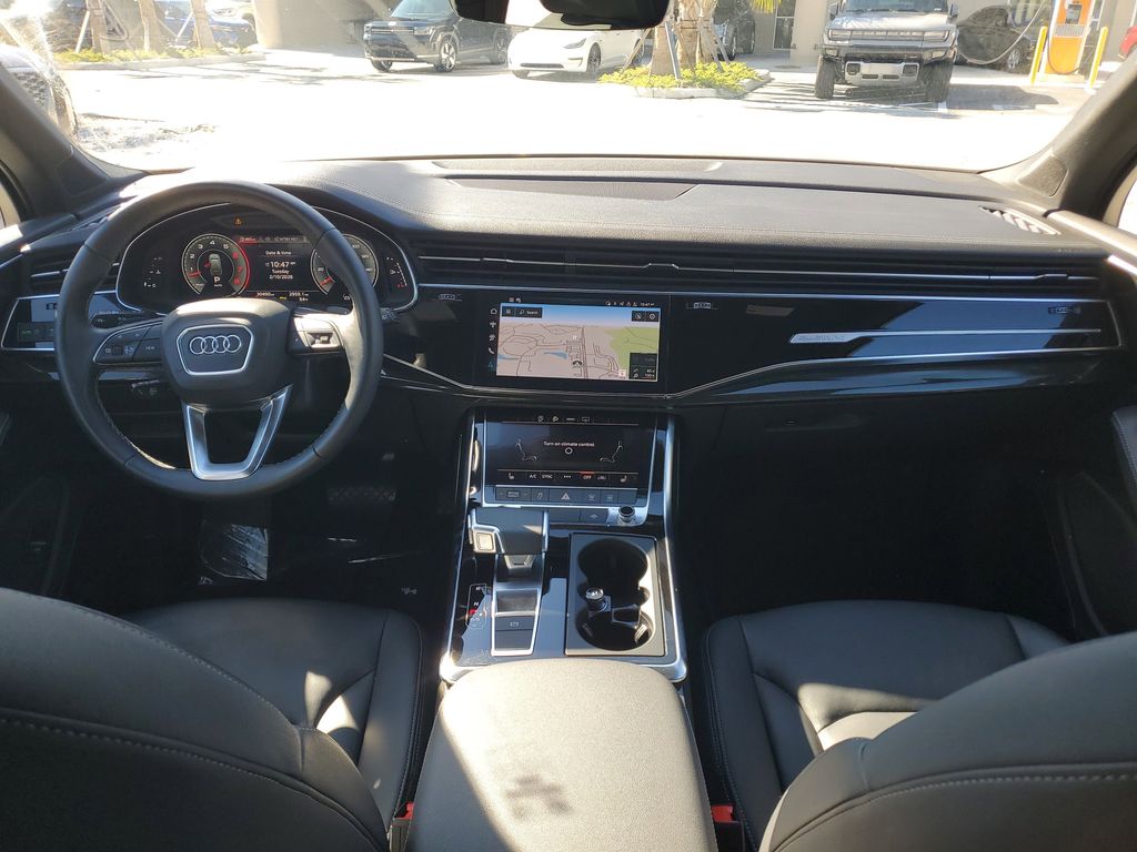 Thumbnail: 2025 Audi Q7 - 2