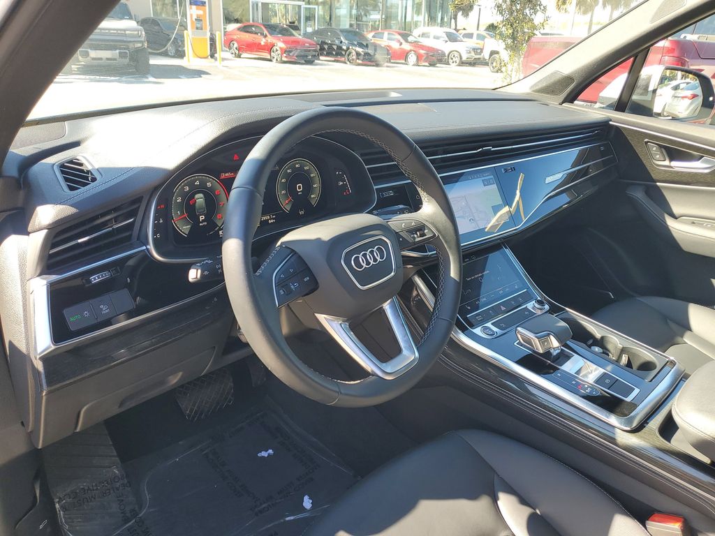 Thumbnail: 2025 Audi Q7 - 10