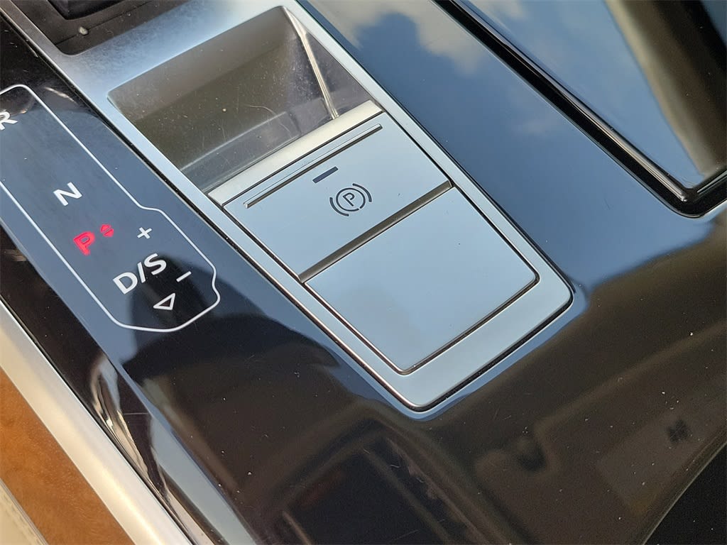 Thumbnail: 2021 Audi A8 - 38