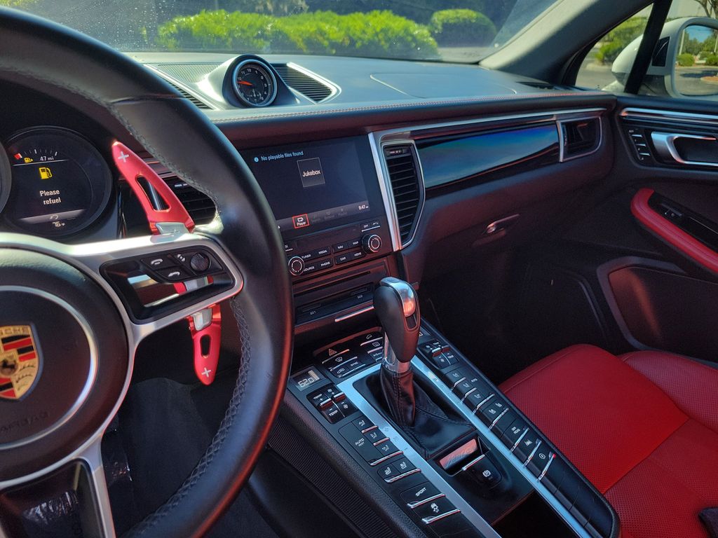 Thumbnail: 2018 Porsche Macan - 30