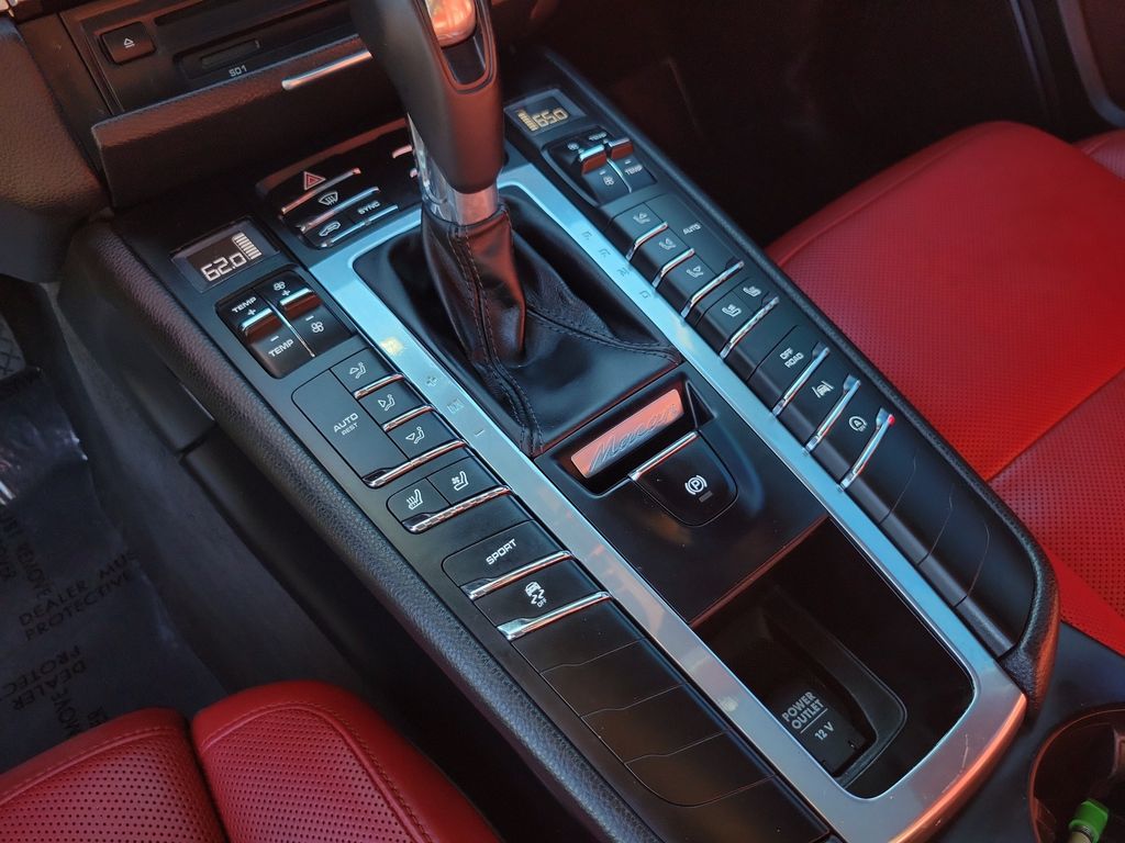 Thumbnail: 2018 Porsche Macan - 12