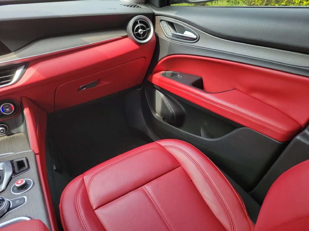 Thumbnail: 2020 Alfa Romeo Stelvio - 29