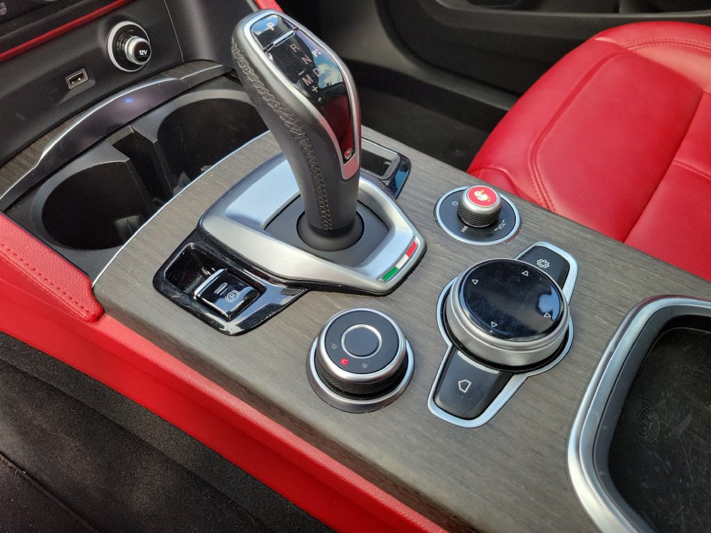 Thumbnail: 2020 Alfa Romeo Stelvio - 14