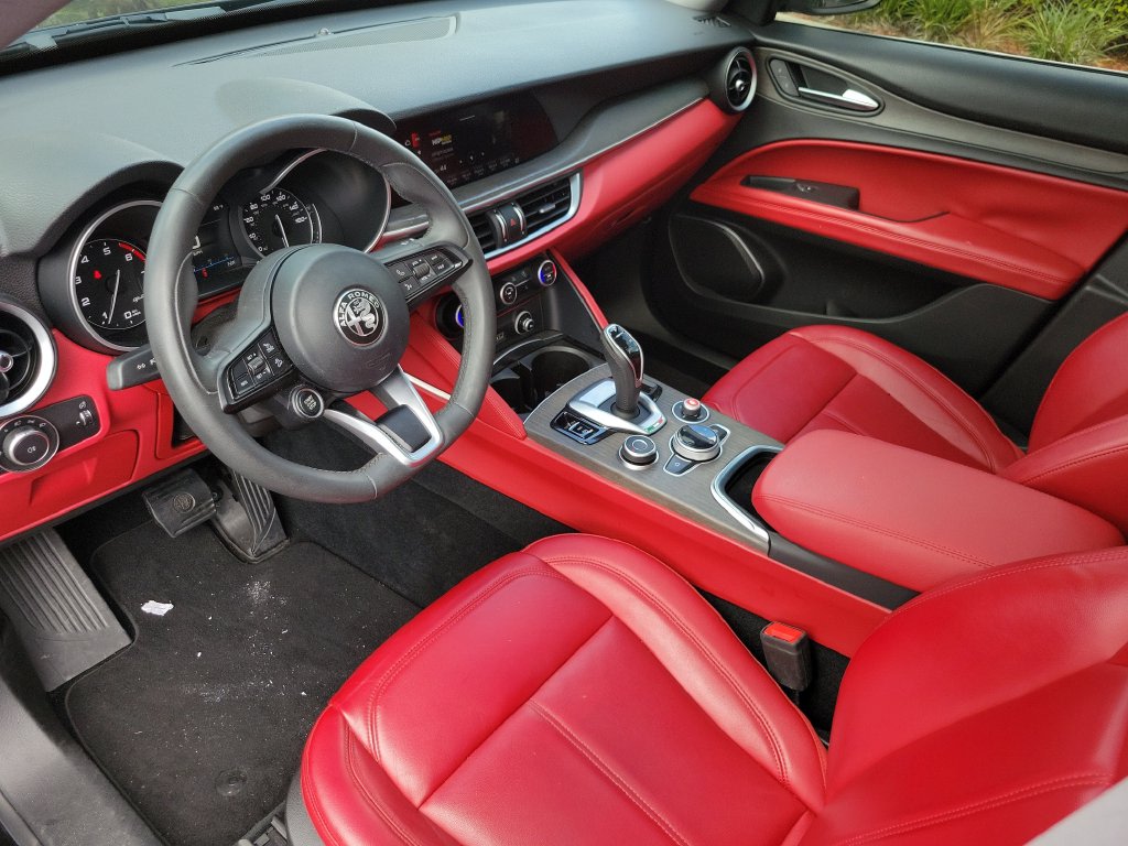 Thumbnail: 2020 Alfa Romeo Stelvio - 2