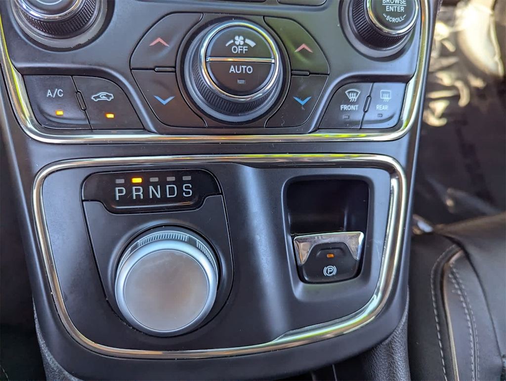 Thumbnail: 2015 Chrysler 200 - 31