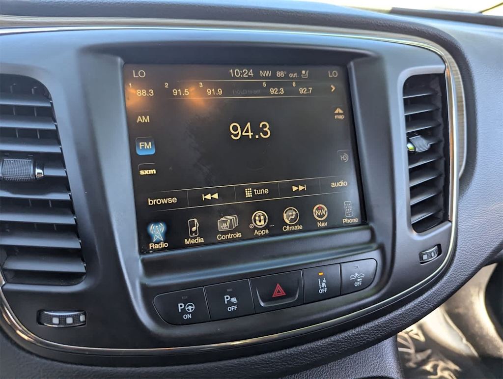 Thumbnail: 2015 Chrysler 200 - 28