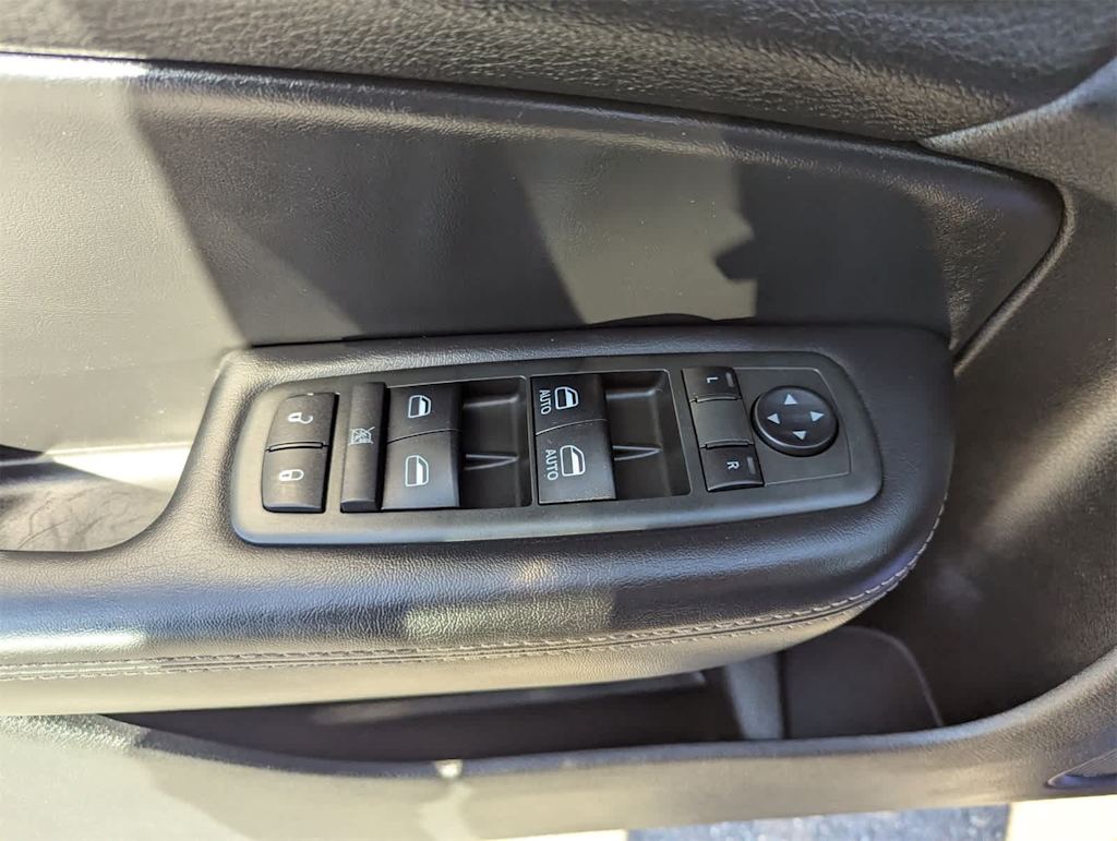 Thumbnail: 2015 Chrysler 200 - 27