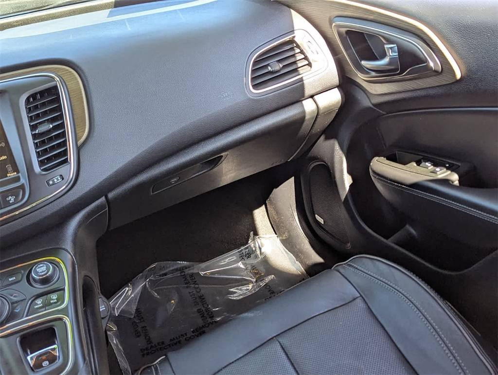 Thumbnail: 2015 Chrysler 200 - 22