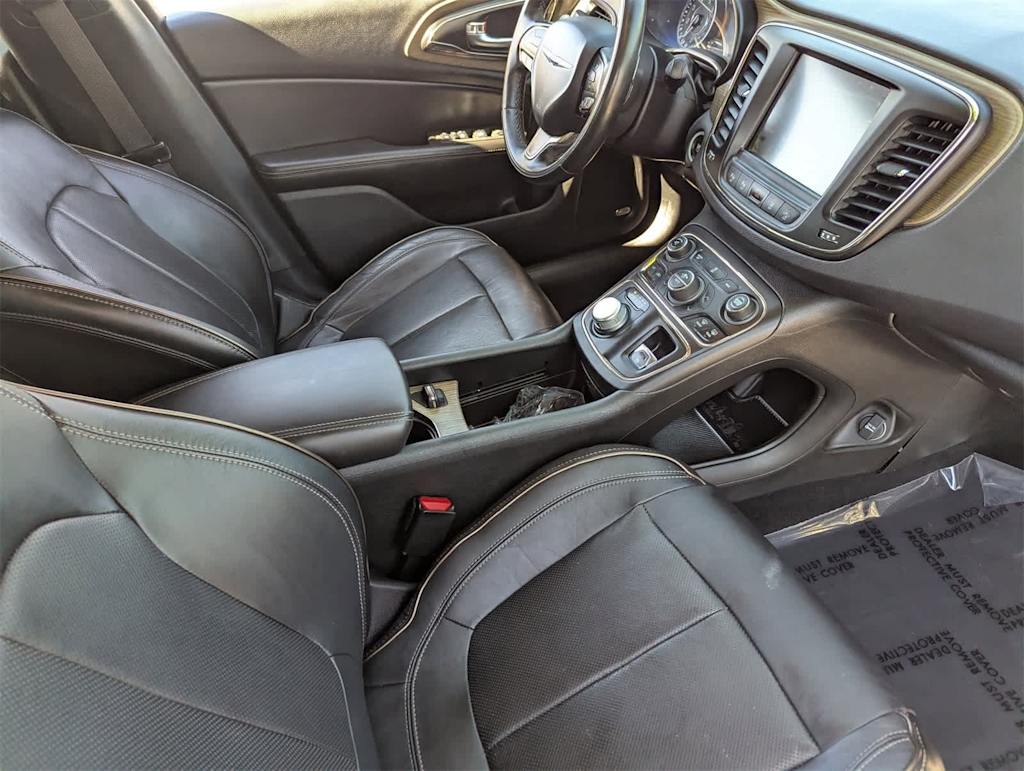 Thumbnail: 2015 Chrysler 200 - 20