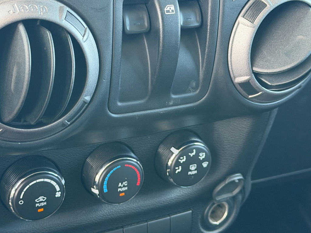 Thumbnail: 2013 Jeep Wrangler - 10