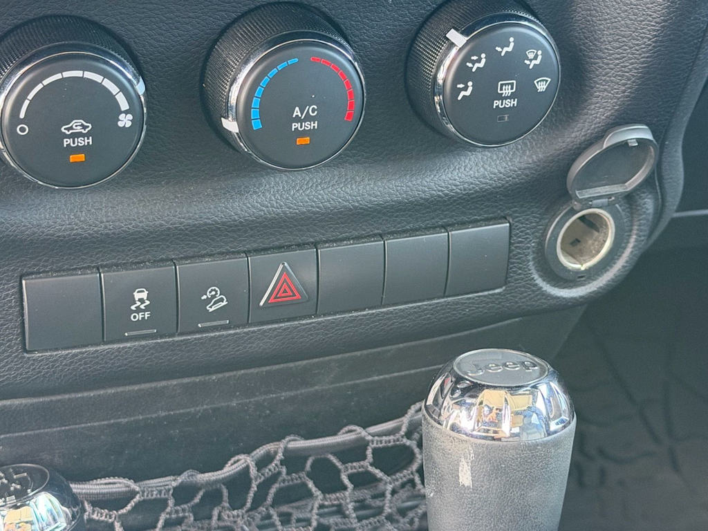 Thumbnail: 2013 Jeep Wrangler - 12