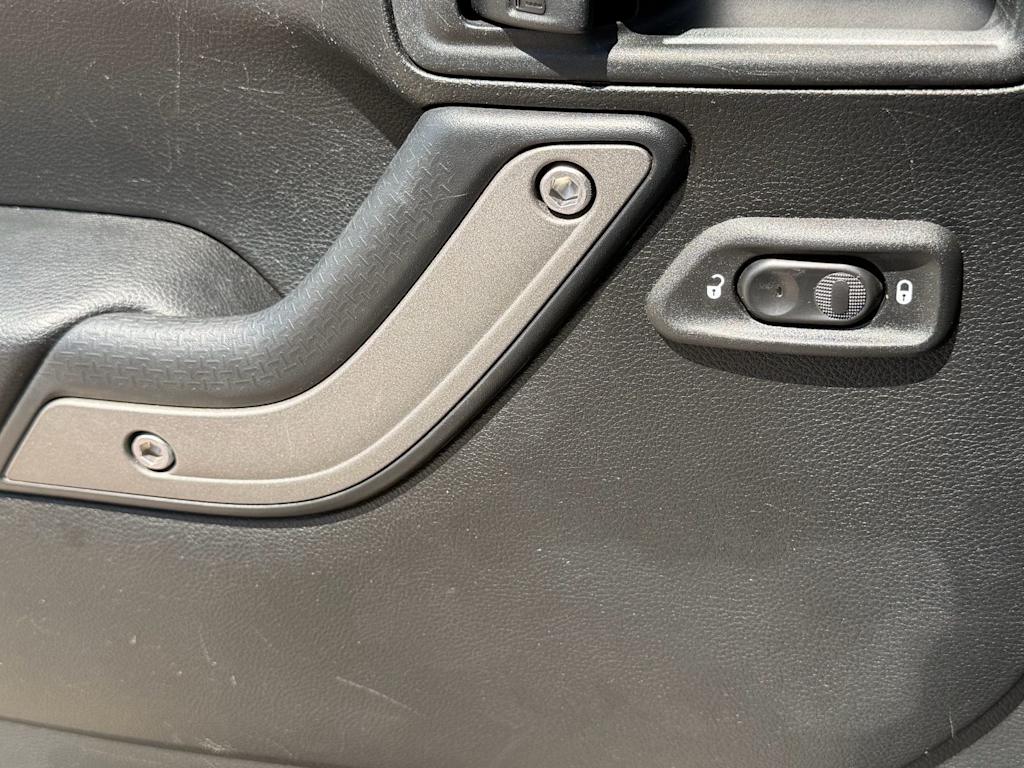Thumbnail: 2016 Jeep Wrangler - 20