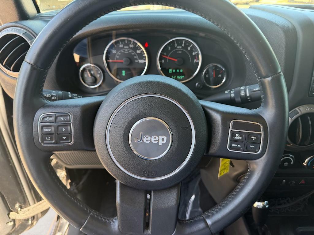 Thumbnail: 2016 Jeep Wrangler - 9