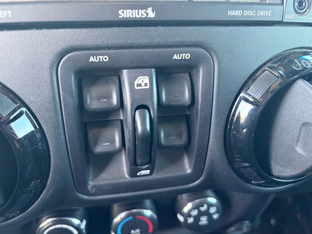 Thumbnail: 2015 Jeep Wrangler - 11