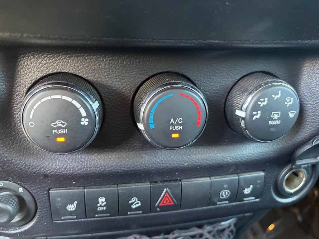 Thumbnail: 2015 Jeep Wrangler - 27