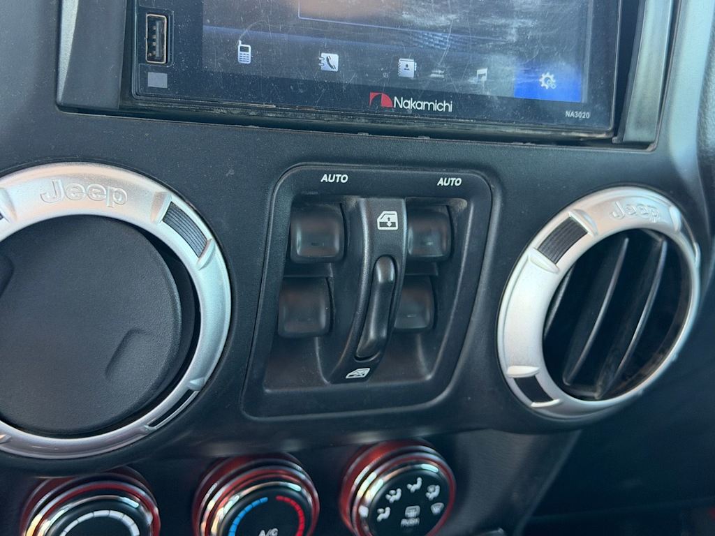Thumbnail: 2014 Jeep Wrangler - 19