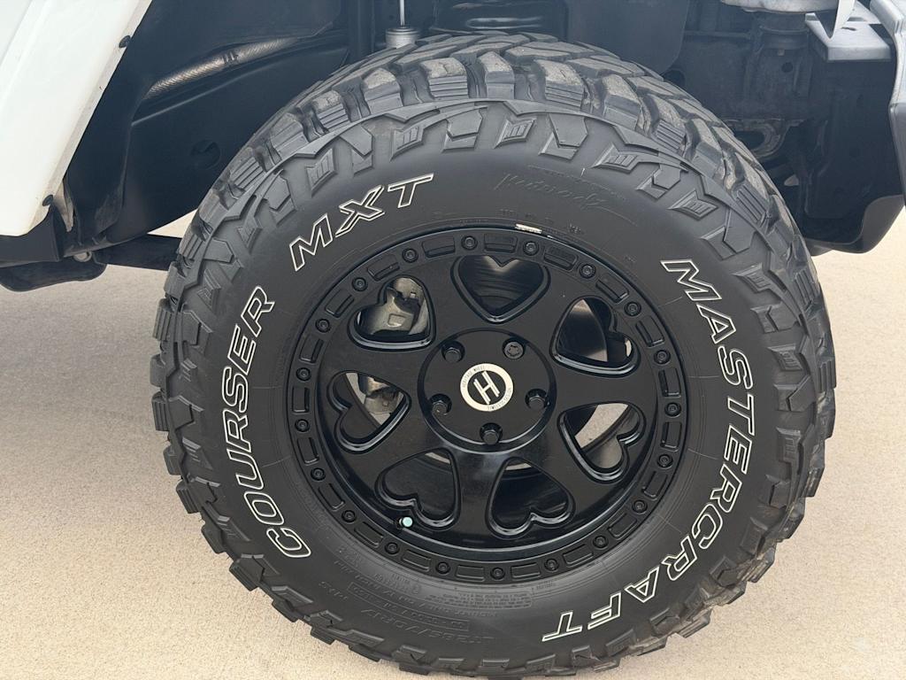 Thumbnail: 2017 Jeep Wrangler - 7