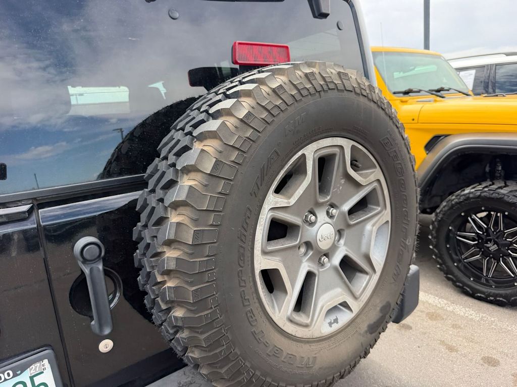 Thumbnail: 2014 Jeep Wrangler - 15