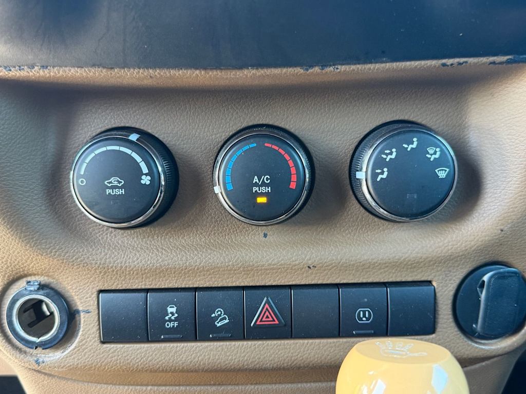 Thumbnail: 2014 Jeep Wrangler - 23