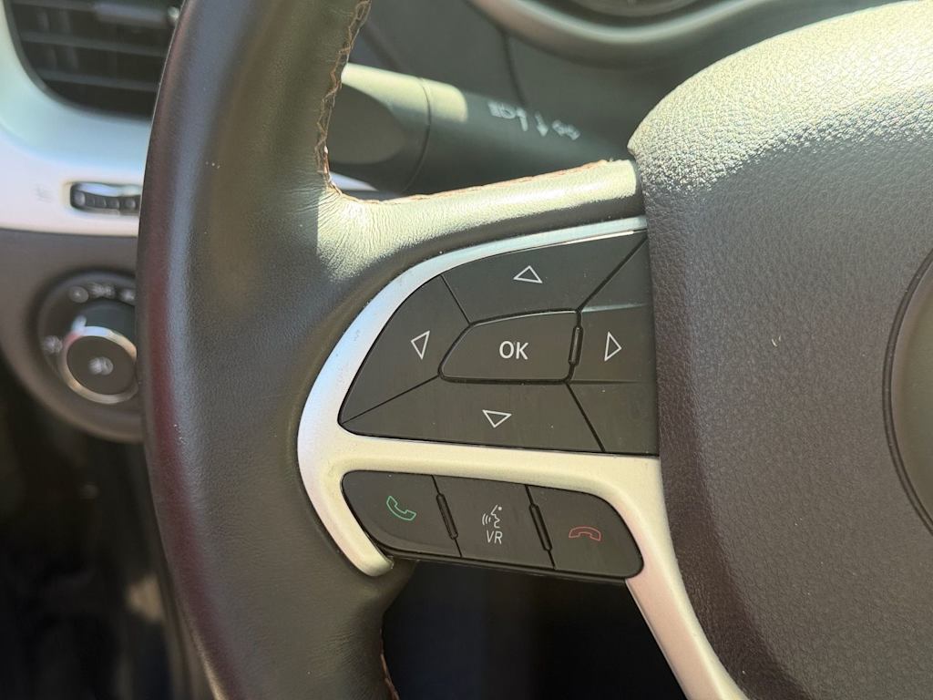 Thumbnail: 2016 Jeep Cherokee - 14