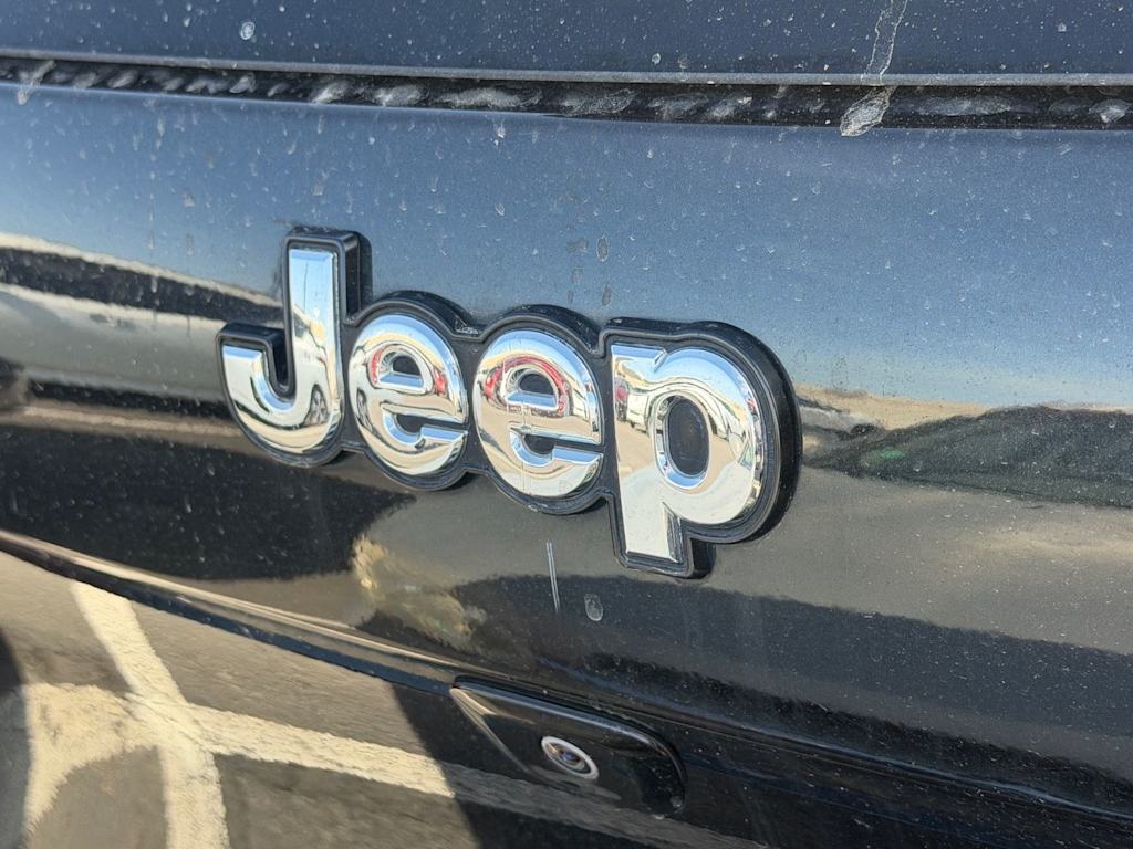 Thumbnail: 2016 Jeep Cherokee - 11