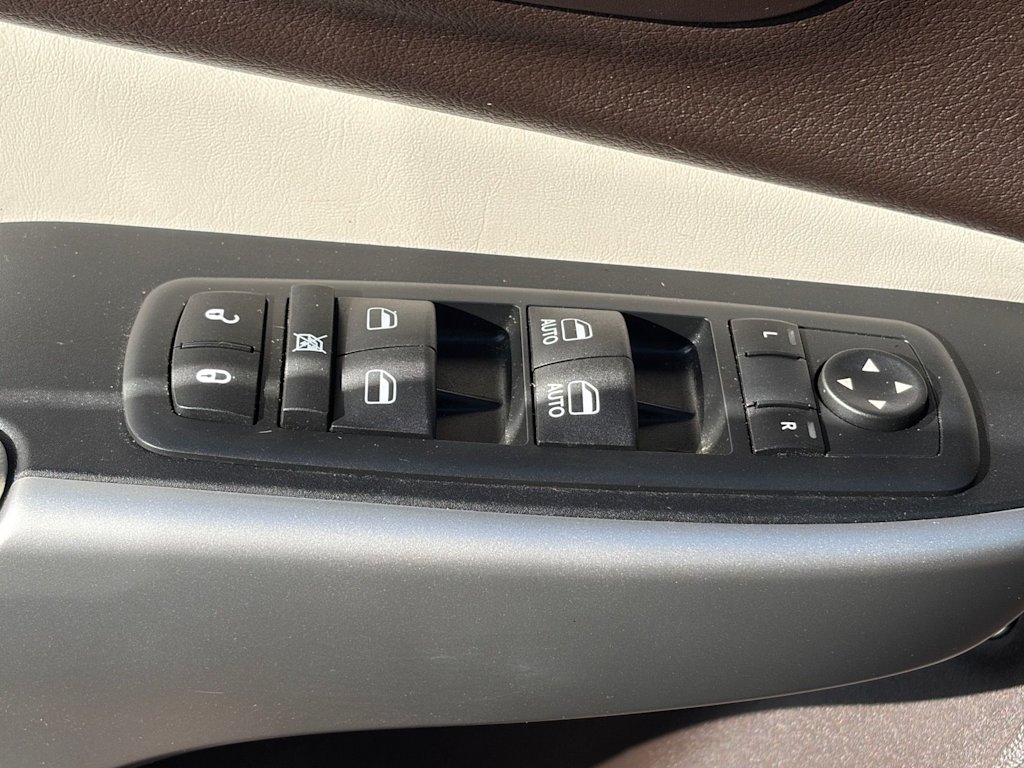 Thumbnail: 2016 Jeep Cherokee - 22