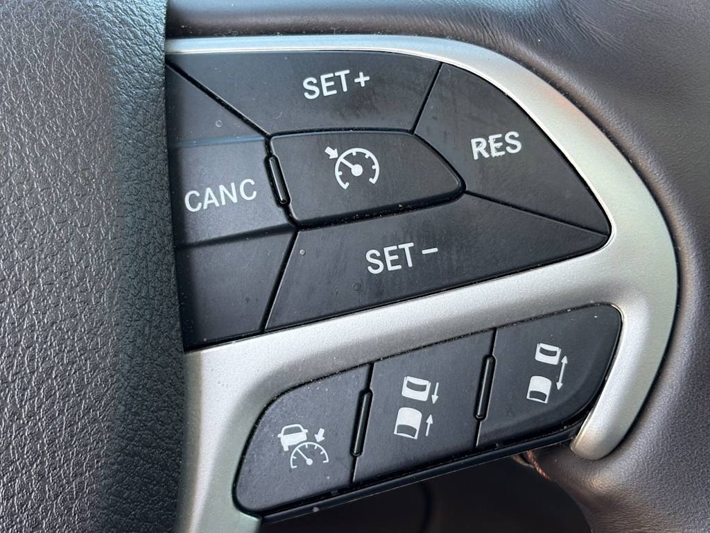 Thumbnail: 2016 Jeep Cherokee - 25