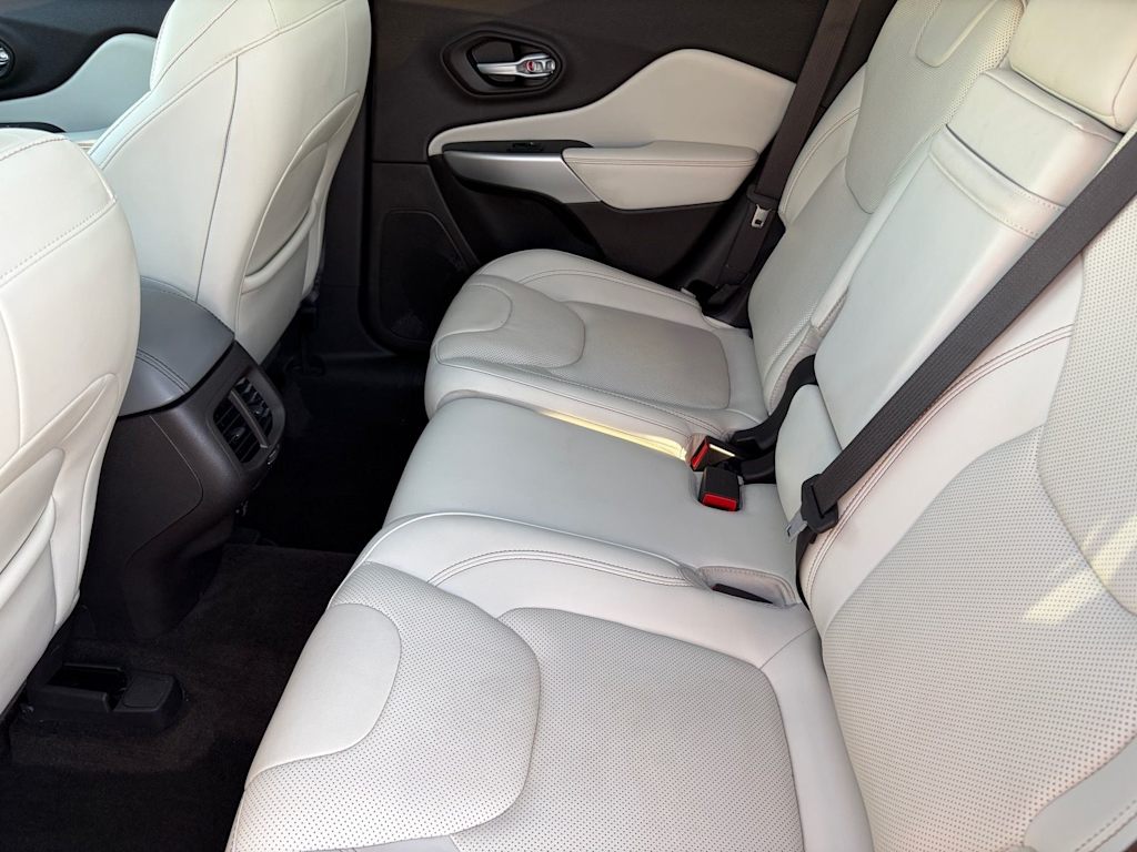 Thumbnail: 2016 Jeep Cherokee - 11